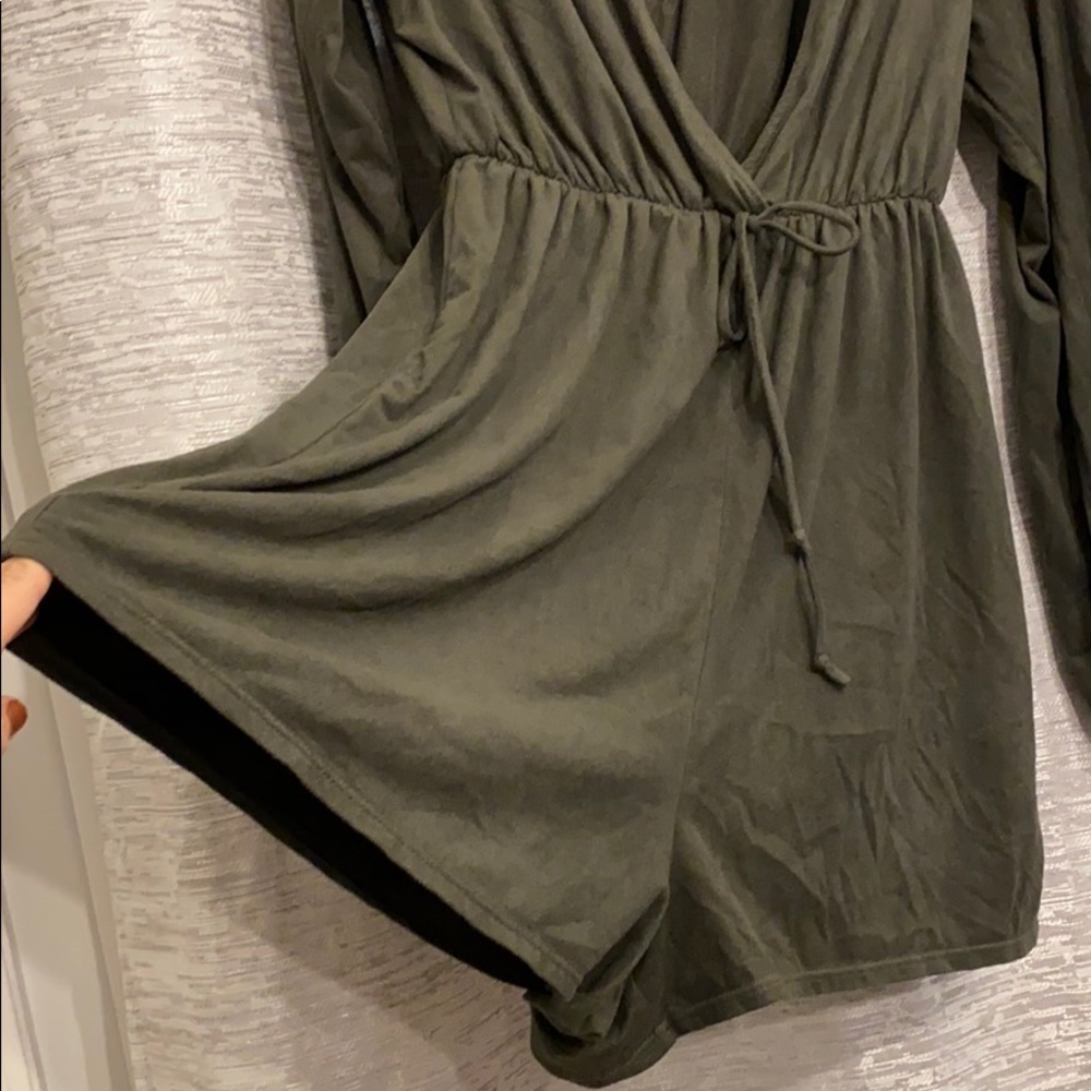 Charlotte Russe romper - Picture 3 of 4
